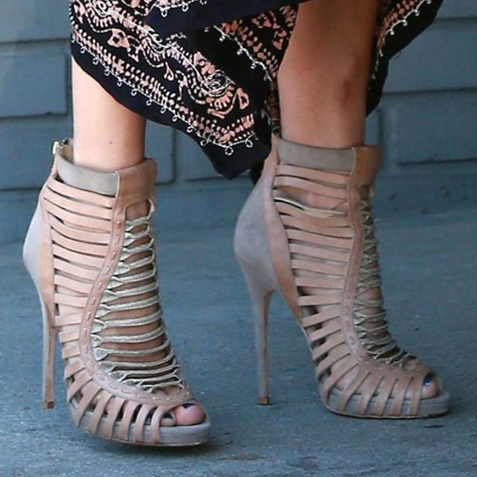 Foot star Selena Gomez is top tootsie on wikiFeet (photos) - POCHO