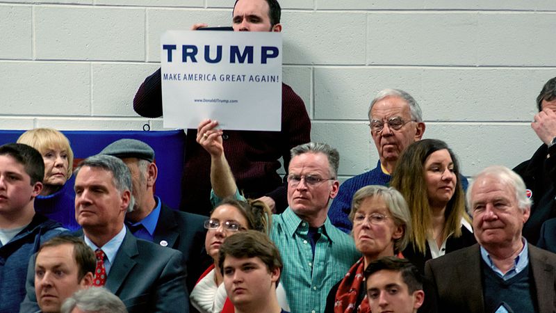 Sign_at_Donald_Trump_rally_2015